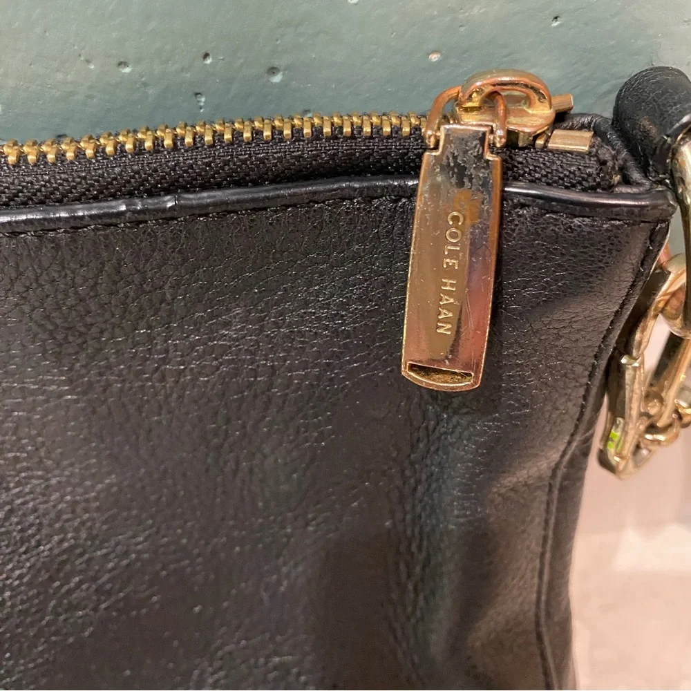 COLE HAAN crossbody purse black leather pouch utility shoulder bag travel zipper
